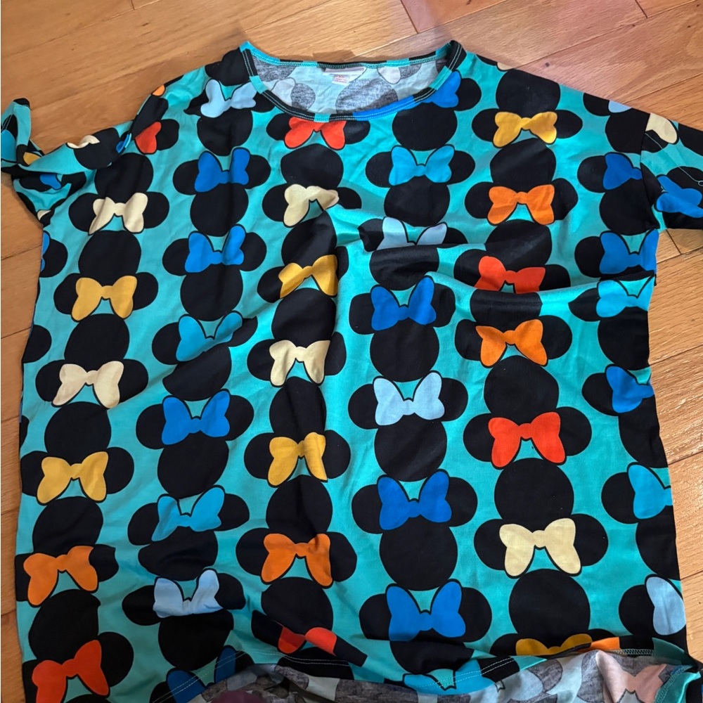 2 lularoe disney shirts xs